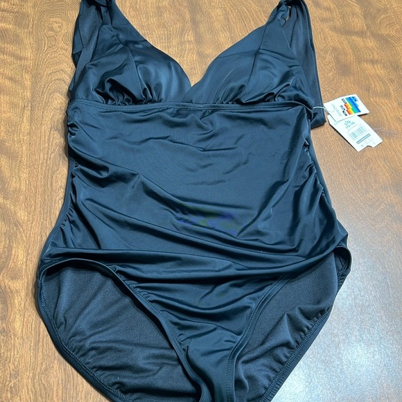 Time and Tru Women’s one piece  Black Swimsuit - Picture 1 of 8